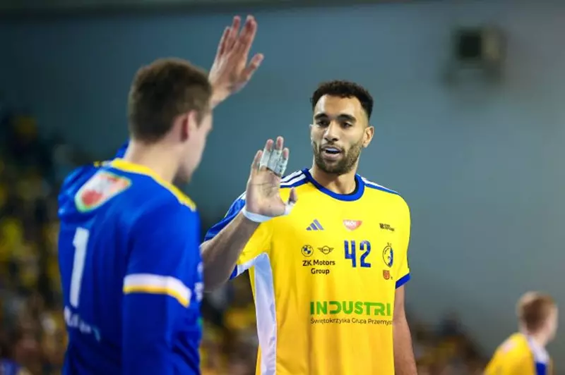 حسن قداح لاعب فريق كيلسي البولندي 